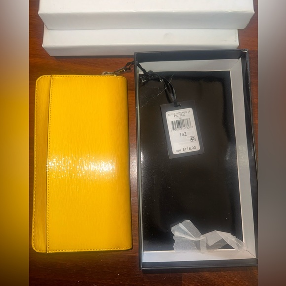 DKNY PATENT SUTTON LARGR ZIP BILLFOLD YELLOW - Picture 5 of 7
